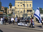 بالفيديو: تظاهرة دعماً للجندي قاتل الجريح في الخليل أمام المحكمة العسكرية بيافا 